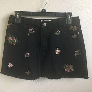 NWOT [ANGEL KISS] BLACK FLORAL MINI SKIRT #193